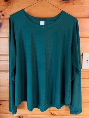 tek gear Green Long Sleeve Scoop Neck Tee